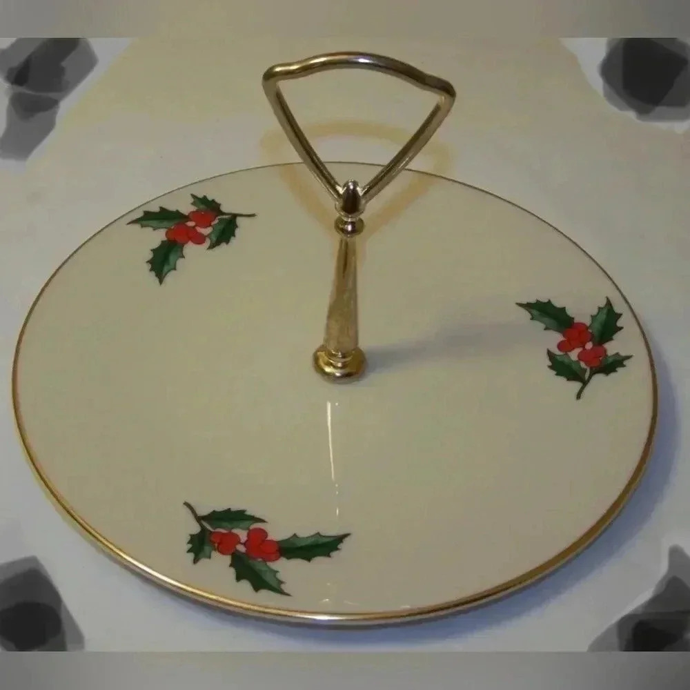 Pickard Holly Fine China Ivory Porcelain Decorated Sprigs of Holly Christmas